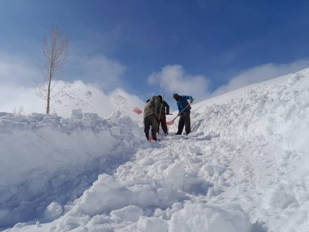 مردم کجاب، کوتل ملایعقوب، دامن خلیل، سنگ شانده و… ولسوالی مرکز بهسود در حال پاک کردن سرک