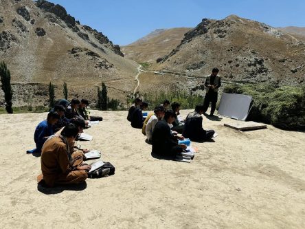 بحران آموزشی در بهسود؛ مکاتب بدون ساختمان، معلمان بدون تخصص